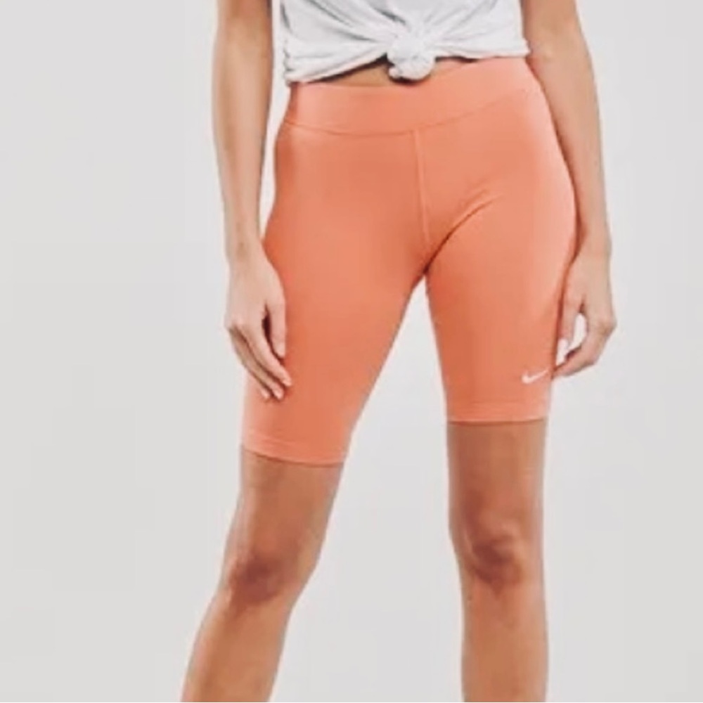 BNWT NIKE Women’s Coral-Orange Biker Shorts! Tight Fit, Mid-Rise, Short Length!
